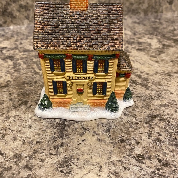 MINIATURE CHRISTMAS VILLAGE - Picture 5 of 9